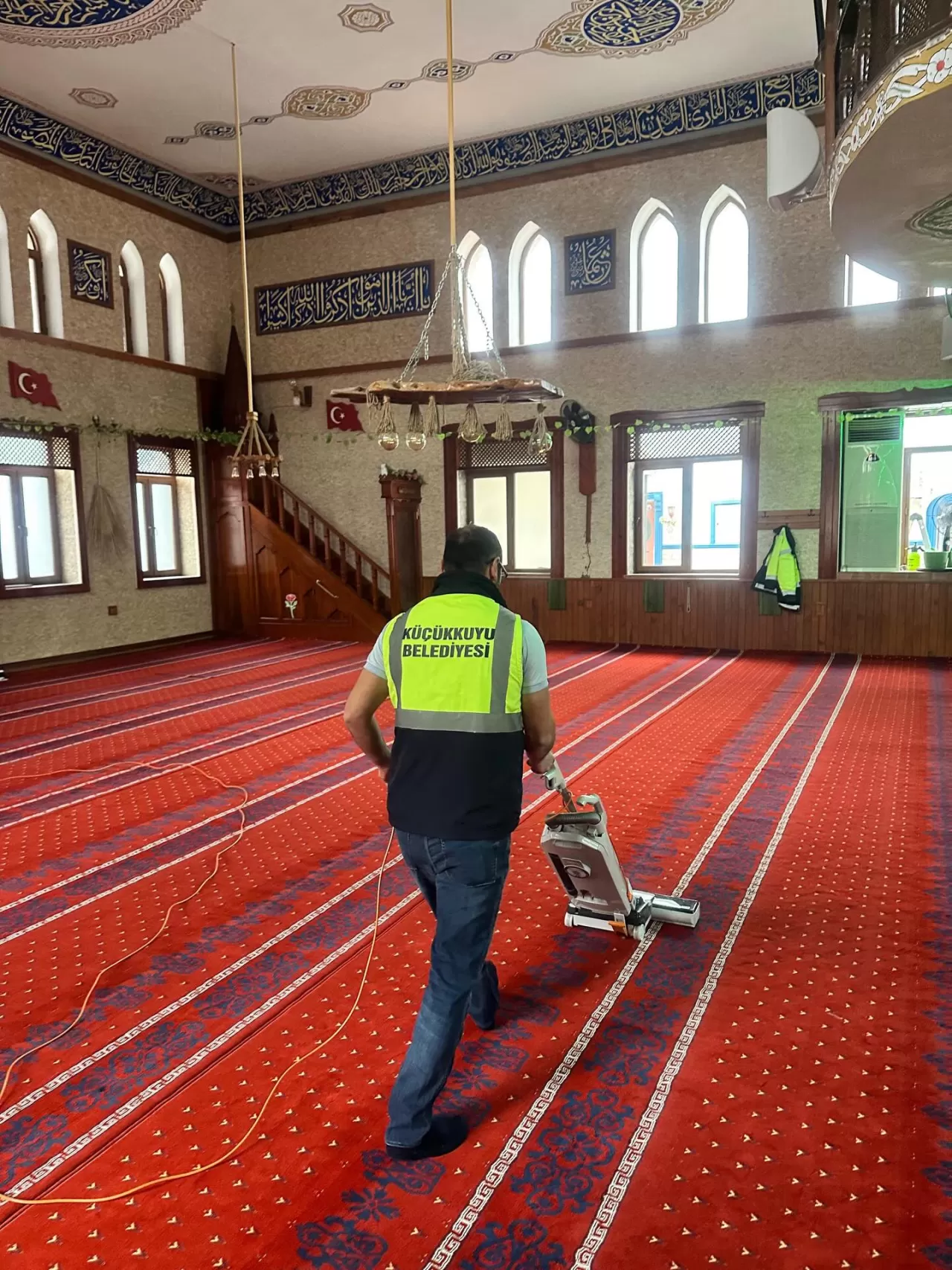 Küçükkuyu'da Ramazan Bayramı Hazırlıkları: Camiler ve Kabristan Temizlendi