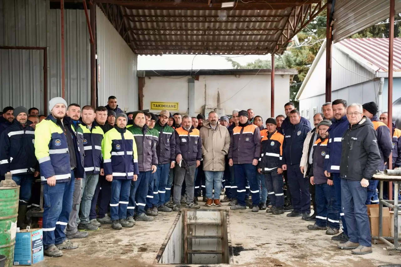 Gömeç Belediyesi Yöneticileri Şantiyede Personelle Bayramlaştı