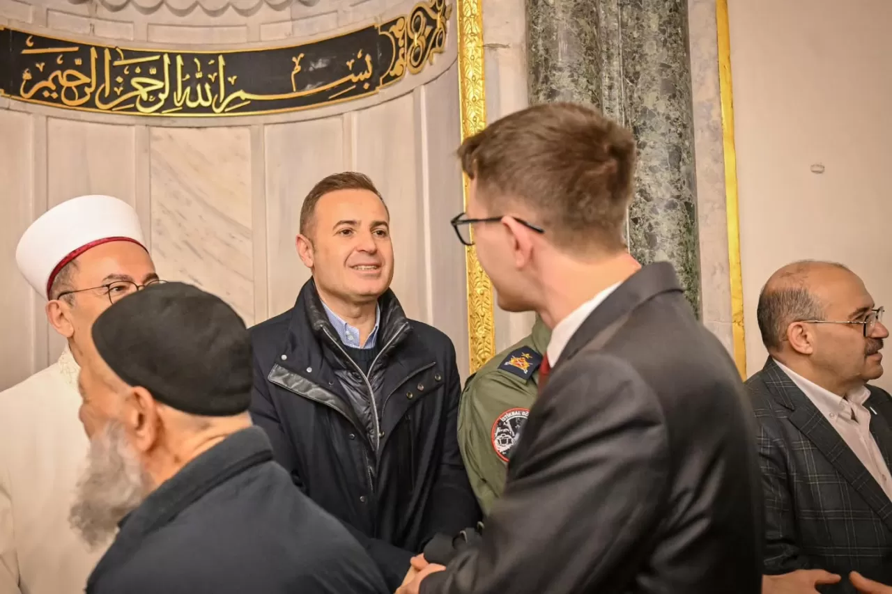 Balıkesir'de Bayram Coşkusu: Başkan Akın Hemşehrileriyle Buluştu