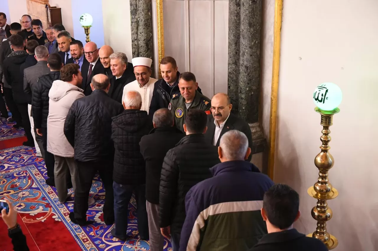 Balıkesir'de Bayram Coşkusu Zağnos Paşa Camii'nde Yaşandı