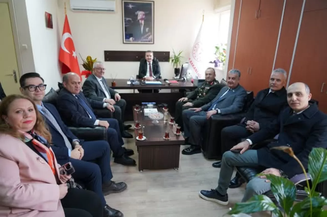 Edremit'te Bayram Protokol Ziyaretleriyle Kutlandı