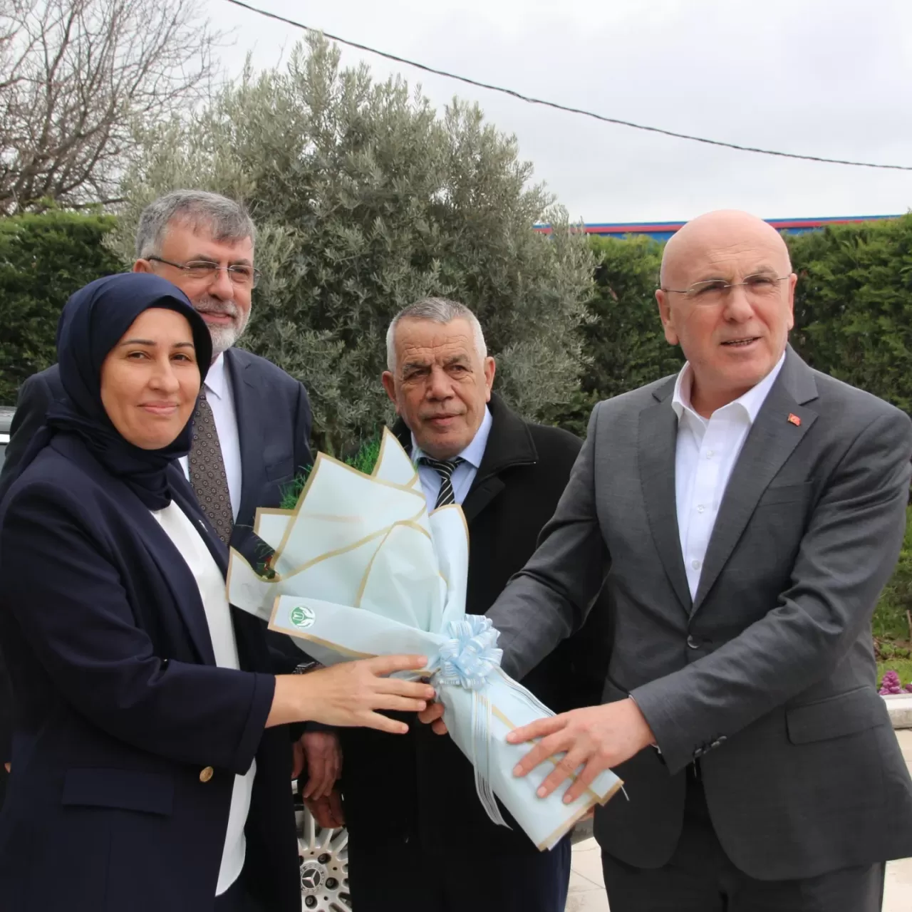 Kepsut'ta Bayram Coşkusu: Milletvekili Ok, Hemşehrileriyle Bir Araya Geldi