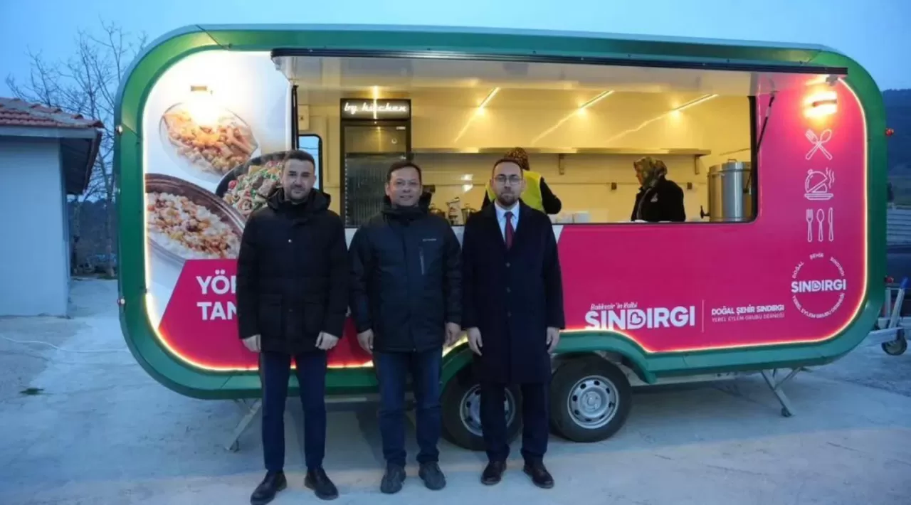 Sındırgı'da Depremin İzleri, Dayanışmanın Gücüyle Siliniyor: Kertil Köyü'nde Anlamlı İftar