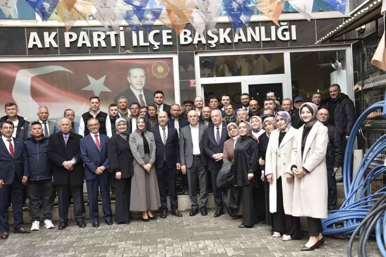 AK Partili İsmail Ok, Dursunbey'de Bayram Coşkusunu Teşkilatıyla Paylaştı