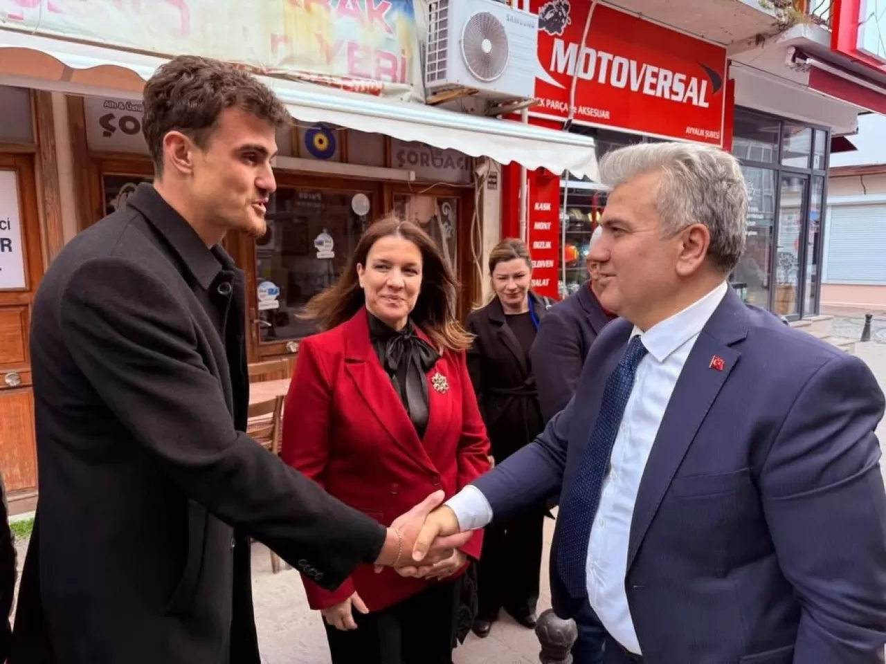 AK Parti Ayvalık Gençlik Kolları Milletvekili Canbey ile Bayramlaştı