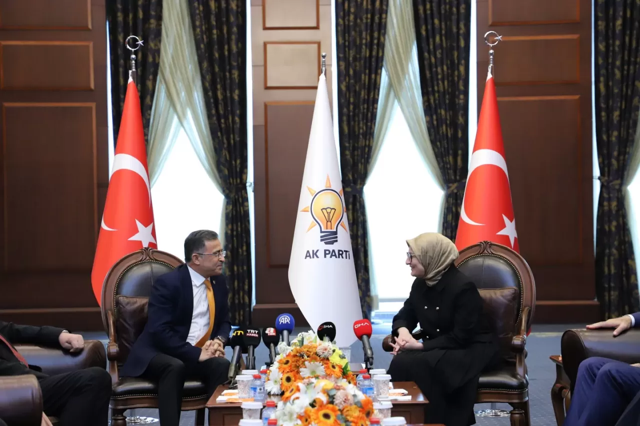 AK Parti ve Gelecek Partisi Heyetleri Bayramlaşma Programında Buluştu