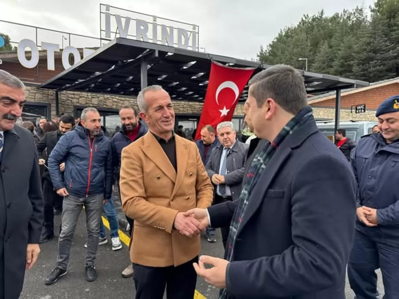 İvrindi'de Gezen Sinema Tırı Öğrencilerle Buluştu