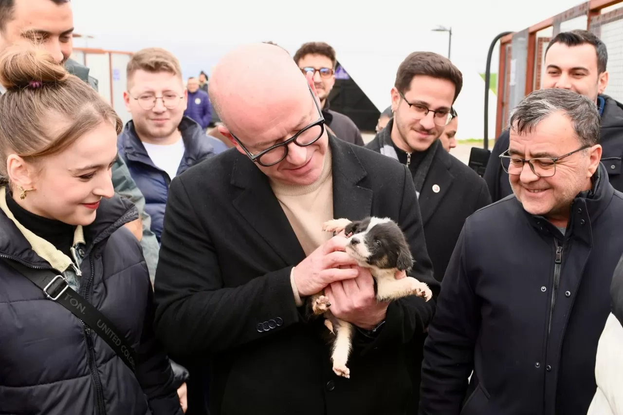 CHP'li Vekil Sarı, Minik Patiler Yaşam Merkezi'ni Ziyaret Etti: 