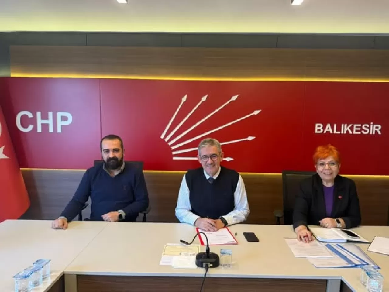 CHP Balıkesir'de İl Yönetim Kurulu Toplantısı ve Doğum Günü Kutlaması