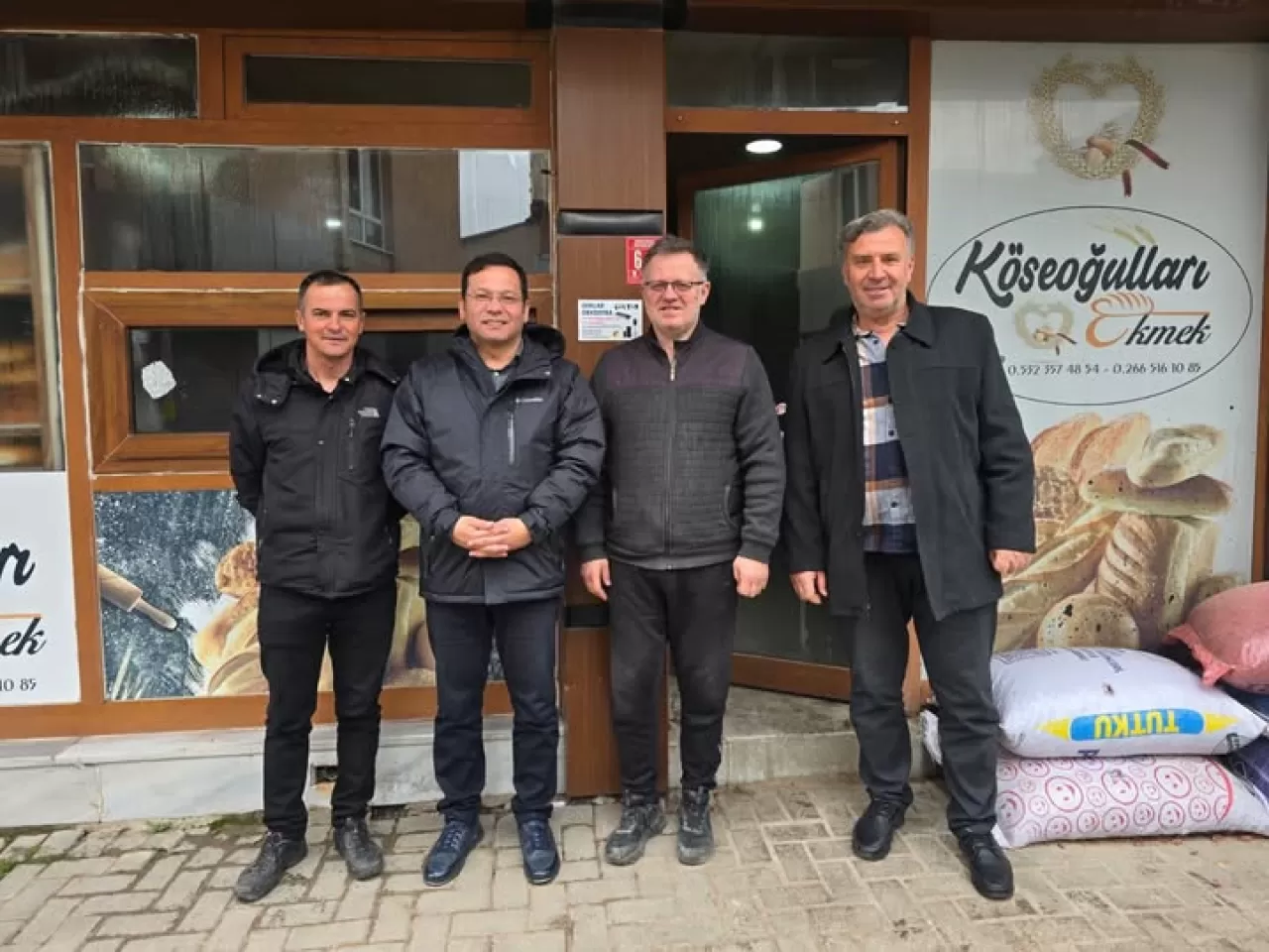 Sındırgı Belediyesi'nden Esnaf Ziyareti: Ali Köseoğlu'nun İş Yerinde Sohbet ve Destek