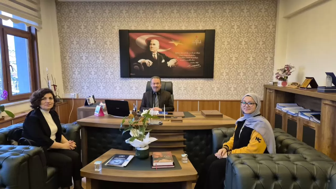 İvrindili Öğrenci 15 Temmuz Şiir Yarışmasında Balıkesir Birincisi Oldu