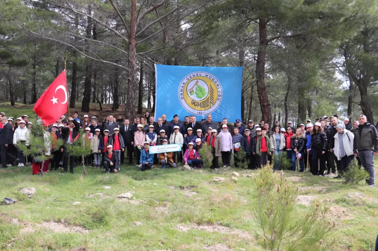 Edremit'te Orman Haftası'nda Fidanlar Toprakla Buluştu