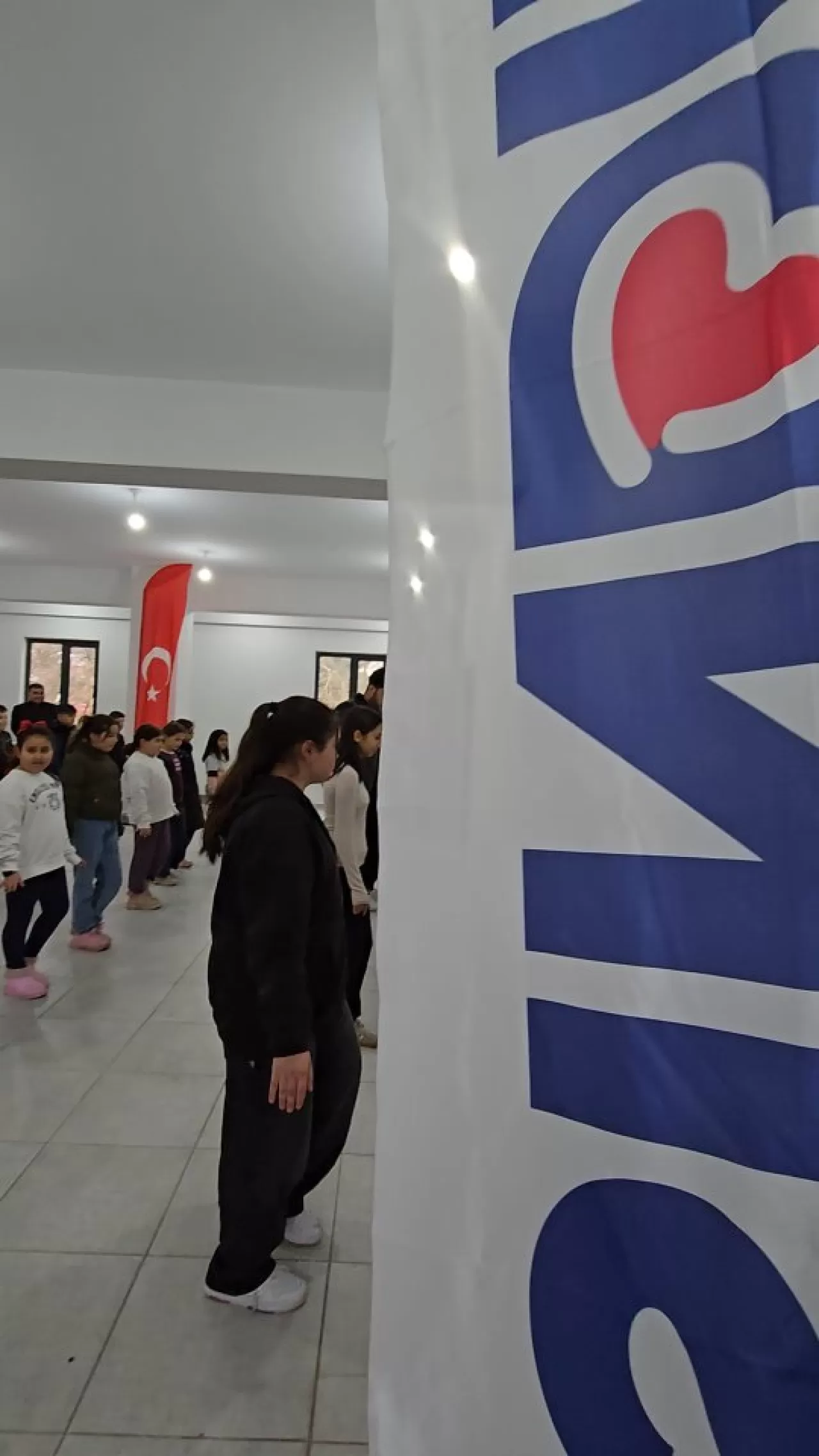 Sındırgı'da Çocuklar Zeybek Coşkusu ile Büyüyor