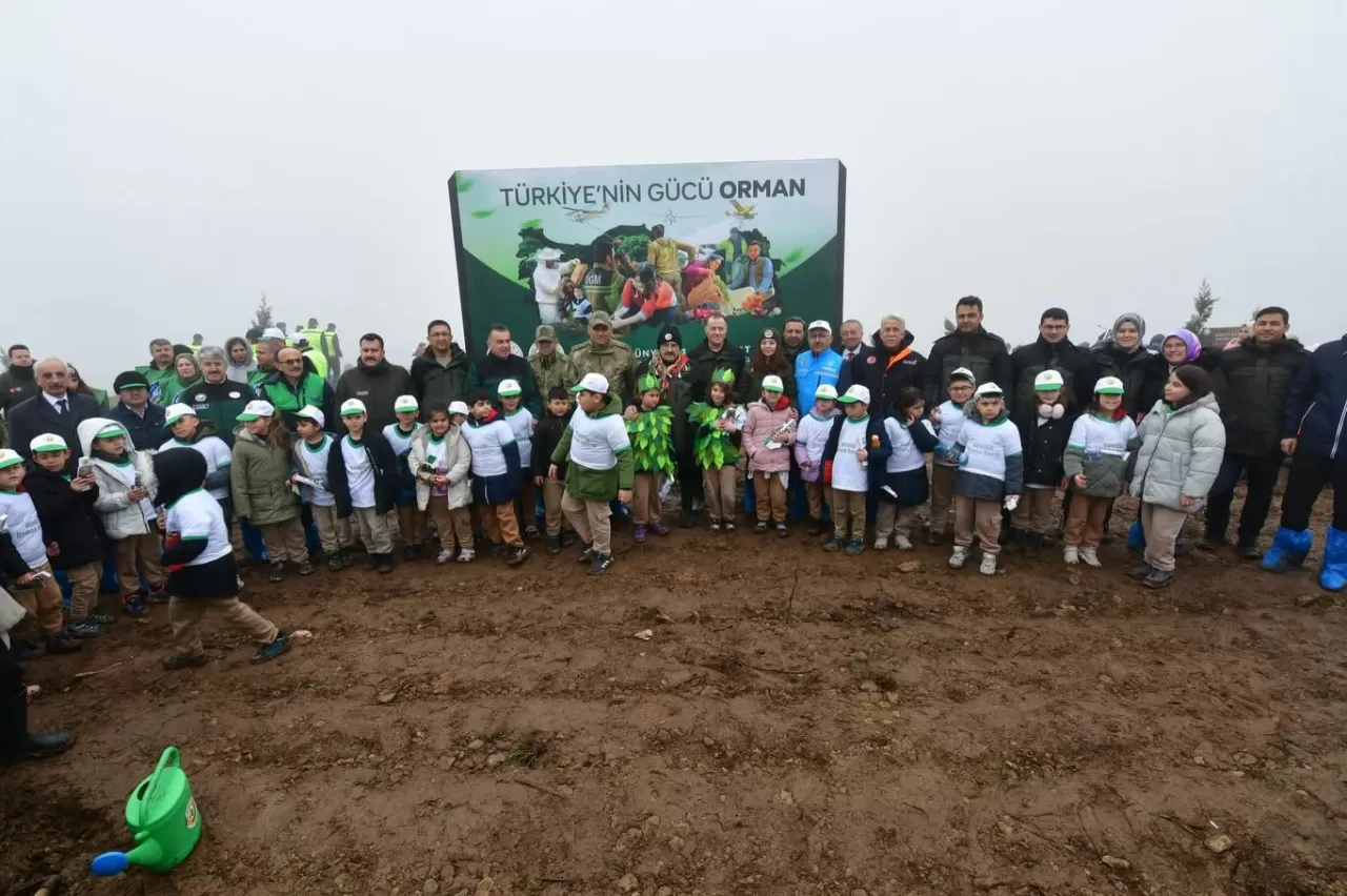 Balıkesir'de Geleceğe Nefes: Gökçeören'de Binlerce Fidan Toprakla Buluştu