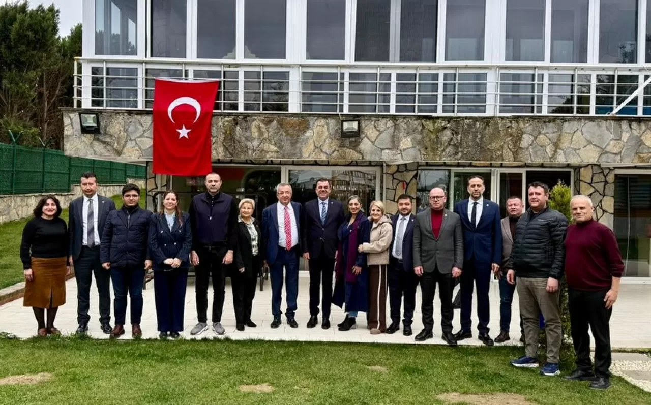 CHP'li Sarı, Silivri'deki Dayanışma Çadırı'nı Ziyaret Etti