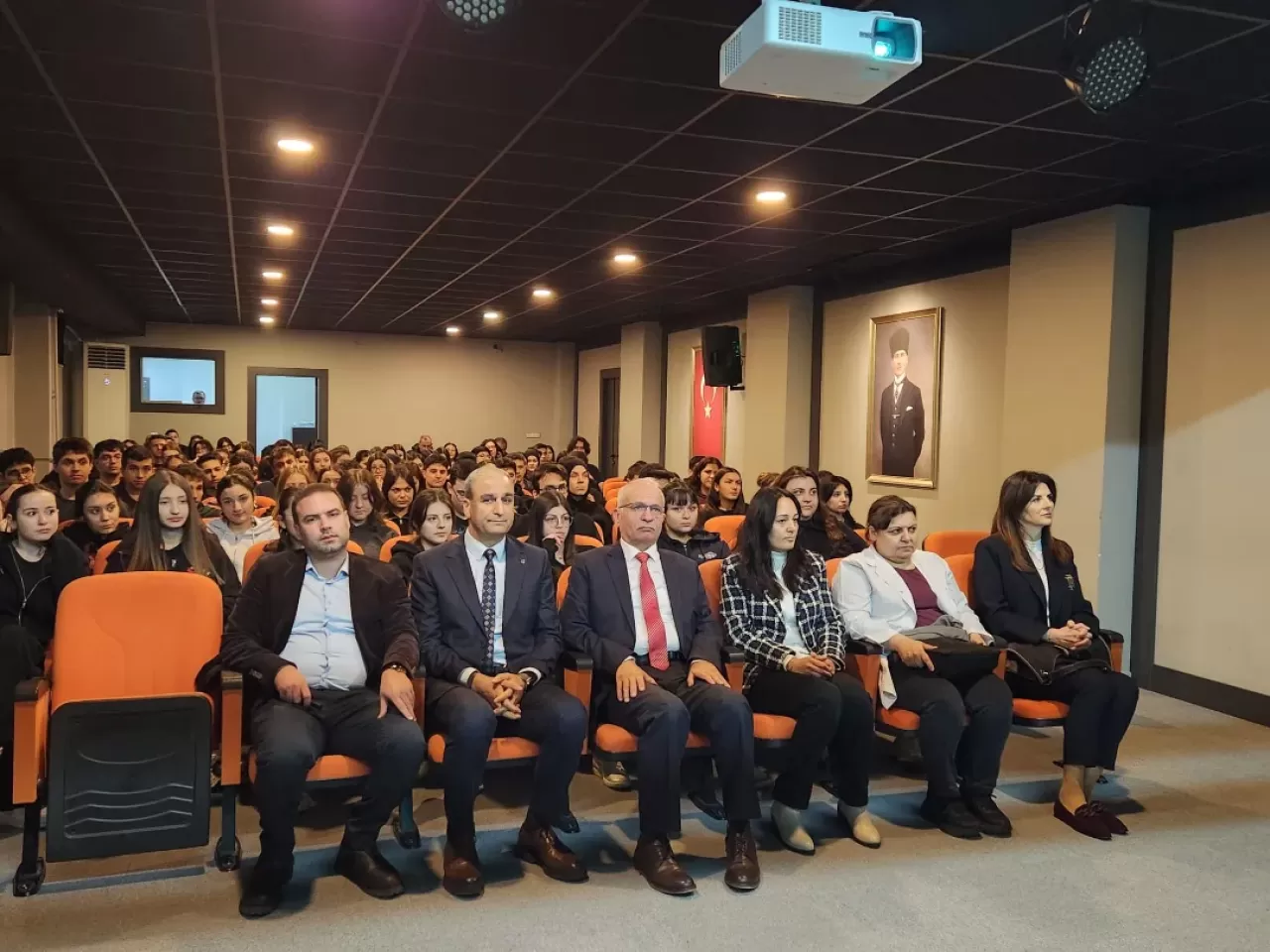 Karesi'de Finansal Okuryazarlık Etkinliği: TÜBİTAK Bilim Söyleşileri ile Öğrencilerin Bilinç Düzeyi Artırıldı