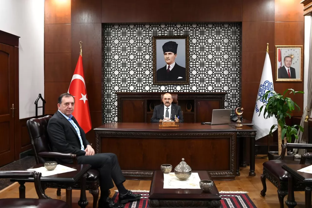 İş İnsanı Fatih Ulusoy, Balıkesir Valisi İsmail Ustaoğlu'nu Ziyaret Etti