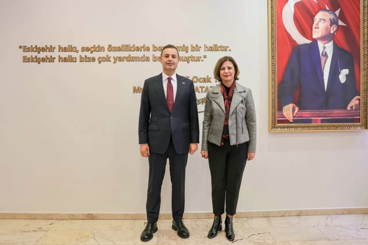 Balıkesir Belediye Başkanı Ahmet Akın, Eskişehir Büyükşehir Belediye Başkanı Ayşe Ünlüce'yi Ziyaret Etti