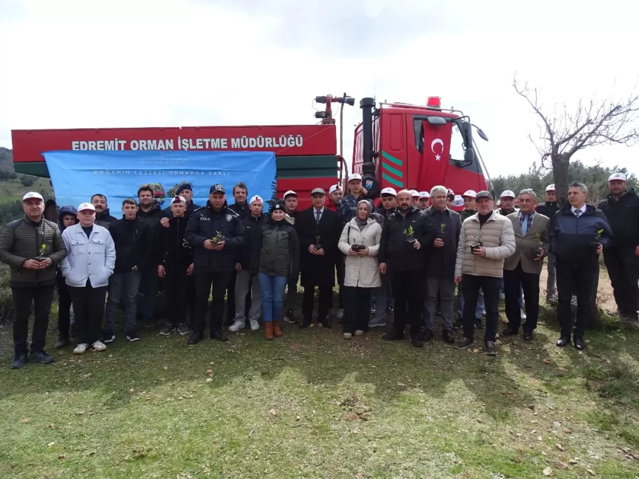 Havran'da Dünya Ormancılık Günü ve Ormancılık Haftası'nda Fidanlar Toprakla Buluştu