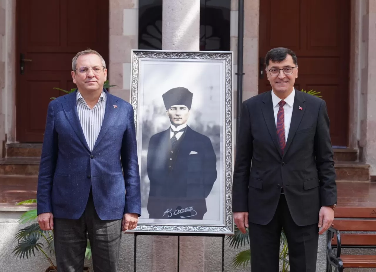 Kütahya Belediye Başkanı Kahveci, Ayvalık'ta Başkan Ergin'i Ziyaret Etti