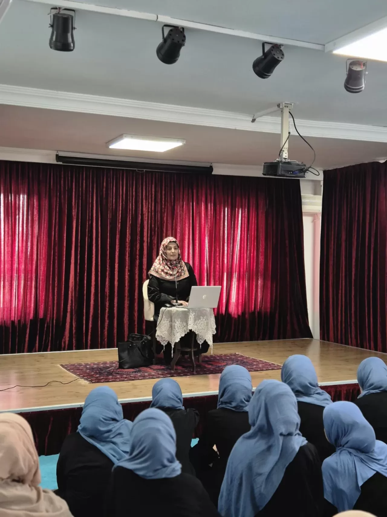 Balıkesir'de Kız Öğrencilere Mahremiyet Bilinci Semineri