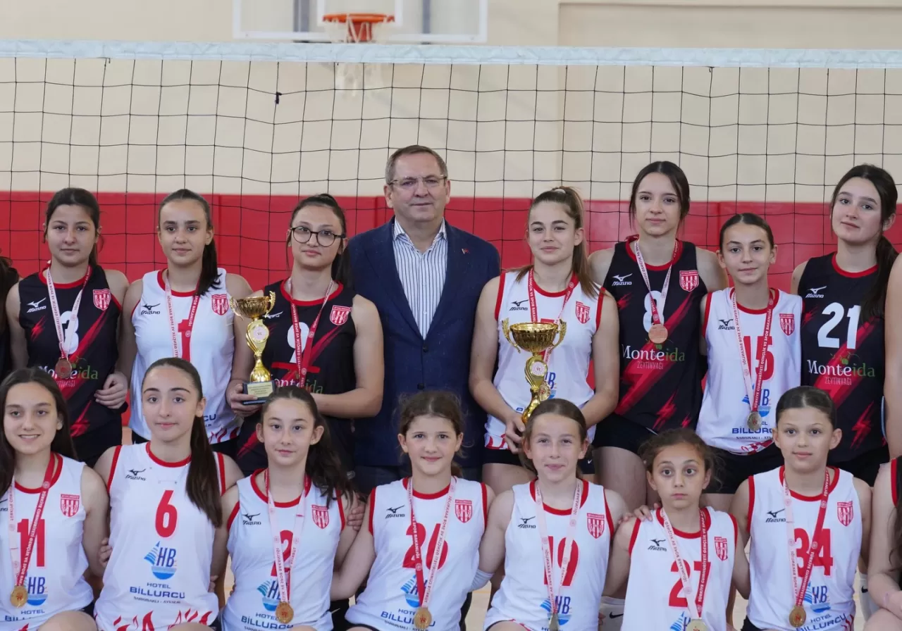 Ayvalık'ta Bir İlk: Midi Takımı Türkiye Şampiyonası'na Gidiyor