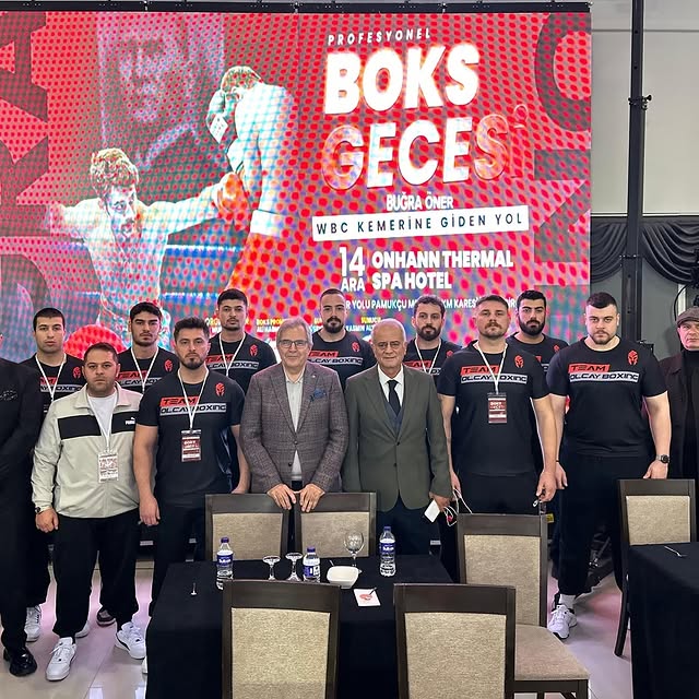 Balıkesir'deki Boks Gecesinde Türk Sporcularından Büyük Başarı