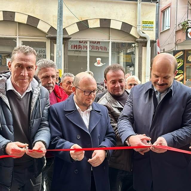 İvrindi'de Yeni Diş Kliniği Açıldı: Başkan Lapanta Açılışta Yer Aldı