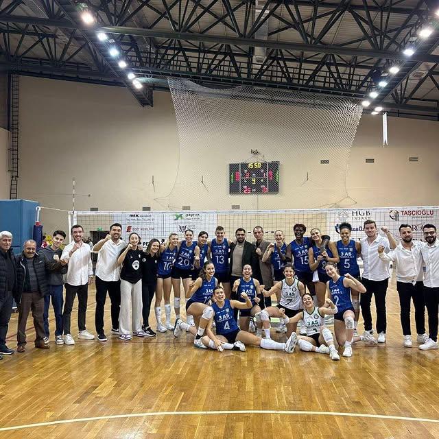 Edremit Belediyesi Altınolukspor, KFC Kadınlar Voleybol 1. Ligi'nde Yeşilyurt SK'yı Mağlup Etti