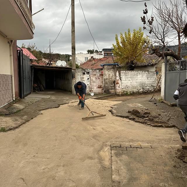 Edremit Belediyesi Kadıköy Mahallesi'nde Yol Tamiratına Devam Ediyor