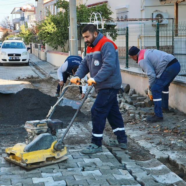 Burhaniye'de Fen İşleri Müdürlüğü Çalışmalarını Aralıksız Sürdürüyor