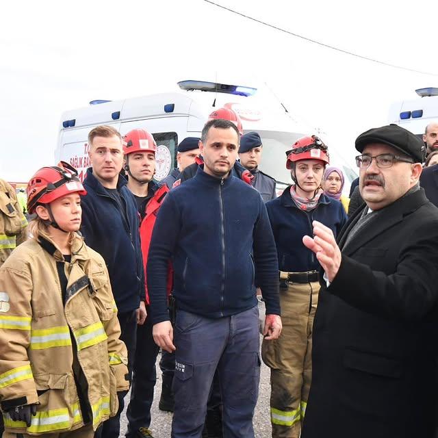 Balıkesir'de Okul Servisi Kazası: Vali Ustaoğlu Yaralıların Yanında