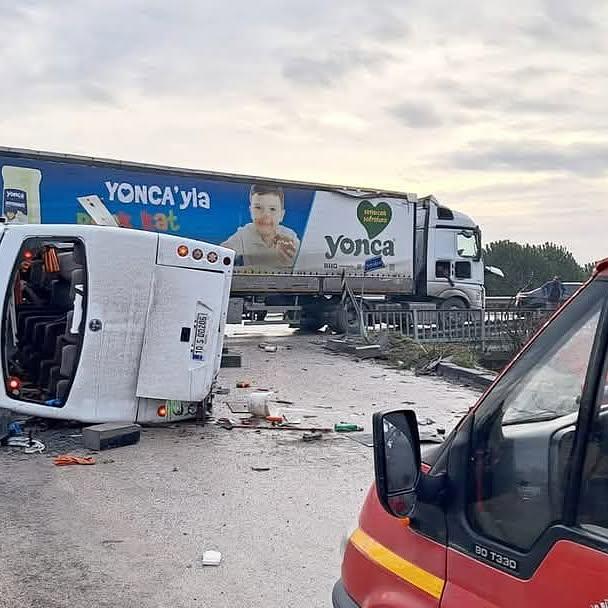 Balıkesir'de Okul Servisi Kazası: 8 Öğrencinin Durumu Ciddi