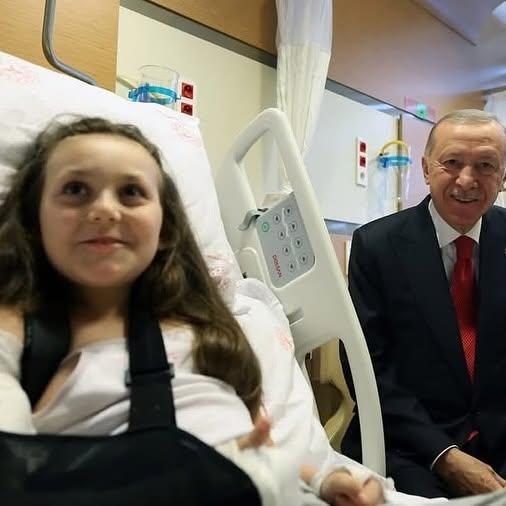 Recep Tayyip Erdoğan'dan Balıkesir'deki Kaza Mağduru Öğrencilere Moral Ziyareti