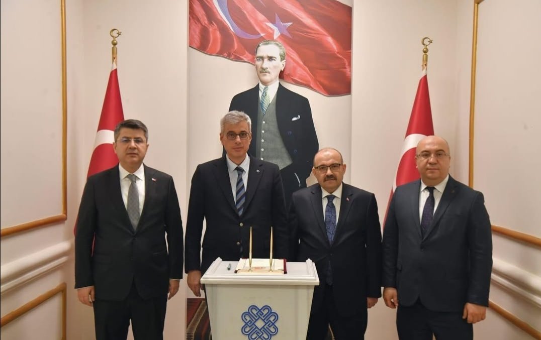 Sağlık Bakanı Balıkesir'de Valiyi Ziyaret Etti