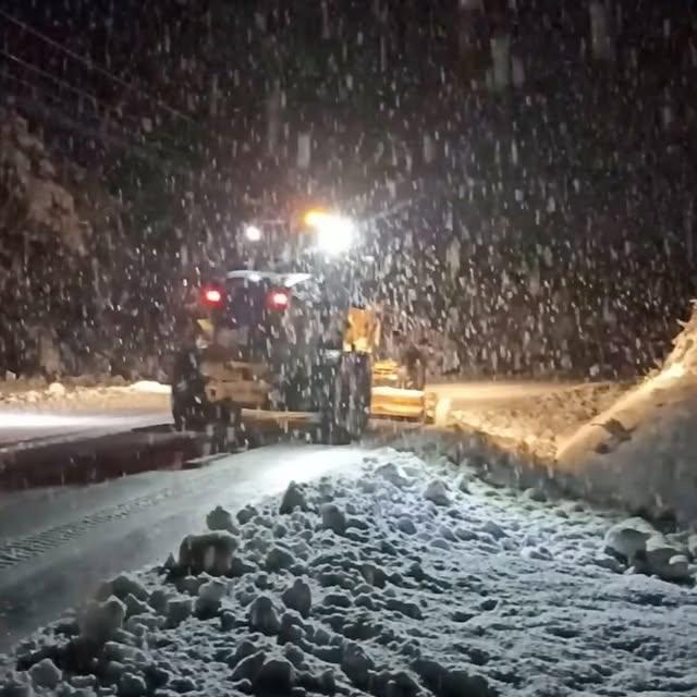 Sındırgı'da Kar Yağışına Karşı Yoğun Mücadele