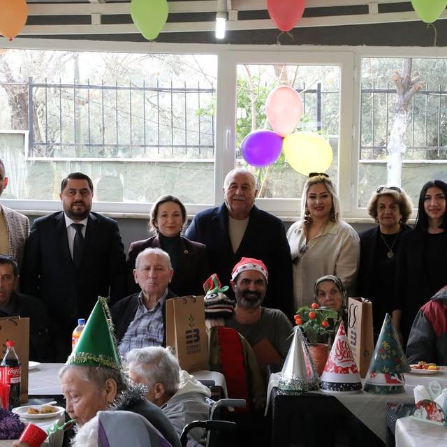 Edremit Belediyesi Meclis Üyelerinden Güre Yaşlı Bakım Evi'nde Yılbaşı Kutlaması