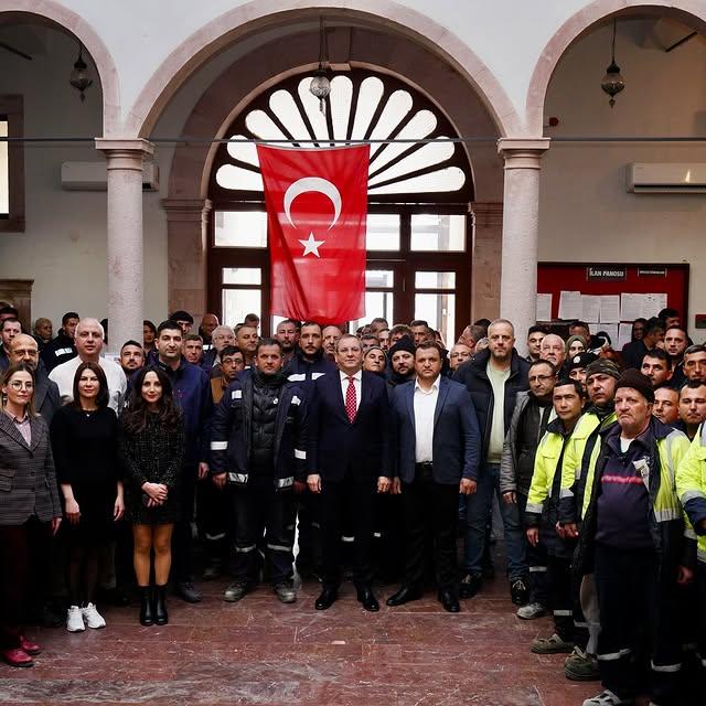 Ayvalık Belediyesi'nden Yeni Yıla Coşkulu Karşılama