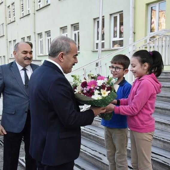 İl Milli Eğitim Müdürü Murat Demir İstiklal İlkokulu'nu Ziyaret Etti