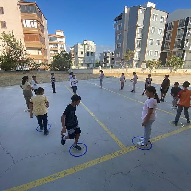 Öğrencilerden Anlamlı Sosyal Sorumluluk Projesi: Balık Ağı Kapak Toplama