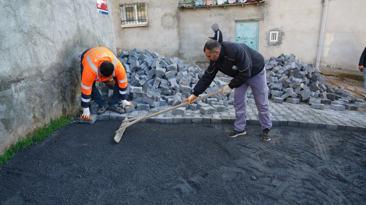 Edremit Belediyesi Kadıköy Mahallesi'nde Yol Düzenleme Çalışmalarına Başladı