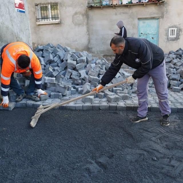 Edremit Belediyesi, Kadıköy Mahallesi'nde Yol Yapım Çalışmalarına Başladı