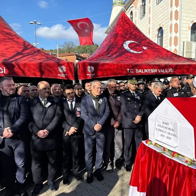 Balıkesir, Kahraman Polis Memuru Emirhan Aramış'ı Son Yolculuğuna Uğurladı