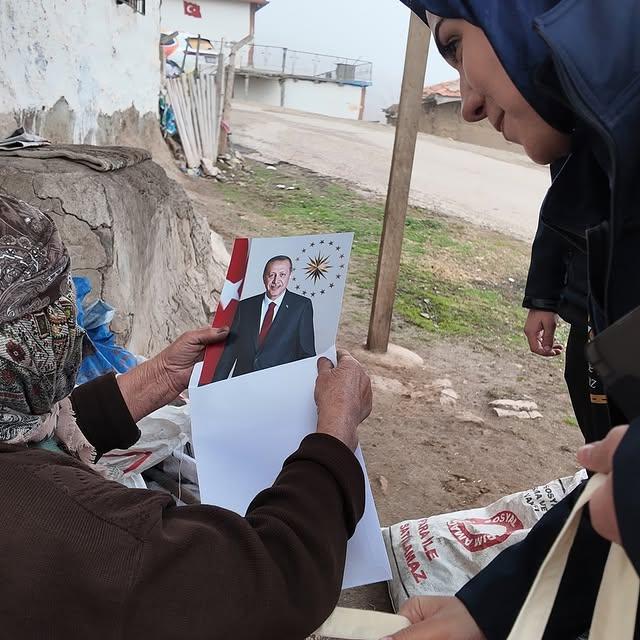 Ak Parti Balıkesir Milletvekili Belgin Uygur Köy Ziyaretlerinde Halkın Taleplerini Dinledi