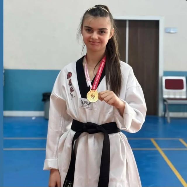 Abidin Pak Pakmaya Anadolu Lisesi Öğrencisi Taekwondo'da İl Birincisi Oldu