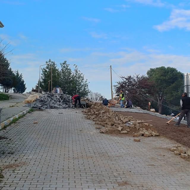 Sındırgı'da Konforlu Yollar İçin Kilit Parke Çalışmaları Sürüyor