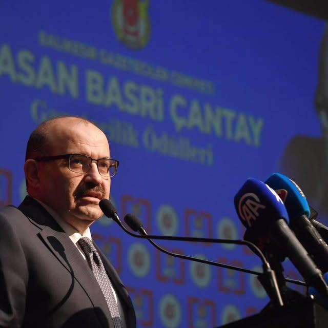 Vali İsmail Ustaoğlu, Hasan Basri Çantay Gazetecilik Ödülleri Törenine Katıldı