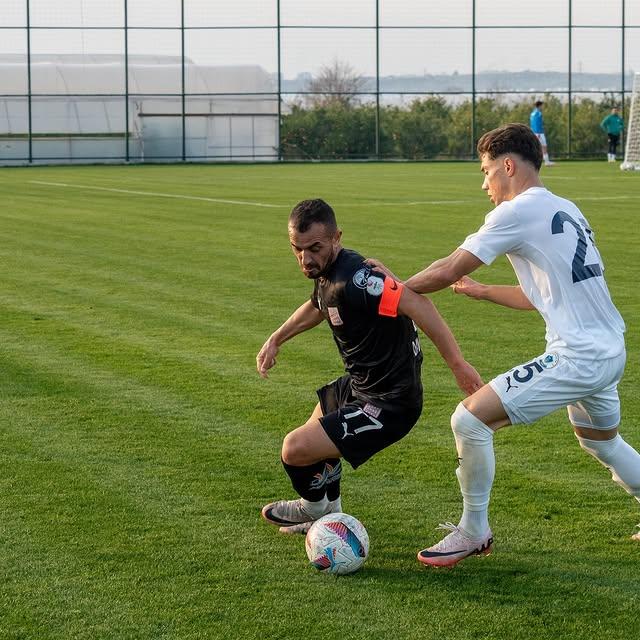 Ayvalıkgücü BelediyeSpor, Menemen FK ile Hazırlık Maçında Karşılaştı