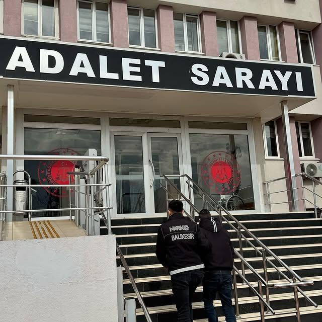 Ayvalık'ta Uyuşturucu Ticareti Suçundan Aranan Şahıs Yakalandı