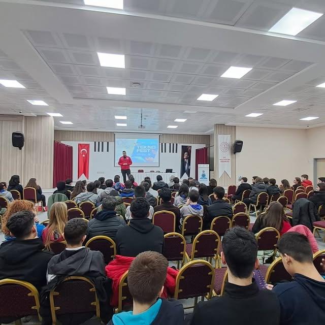 Balıkesir'de TEKNOFEST 2025 Bilgilendirme Seminerleri Devam Ediyor